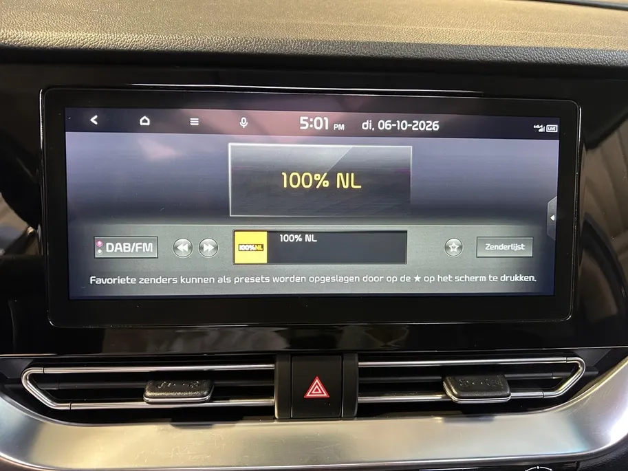 Kia e-Niro ExecutiveLine 64 kWh | Warmtepomp | Trekhaak Afneembaar + 13-Polige Stekker | Elektrisch verstelbare Voorstoelen | Bestuurdersstoel + Geheugen | Elektrisch Bedienbaar Schuif / Kanteldak | Stoelverwarming + Stoelkoeling | Stuurverwarming | JBL Geluidsinsta