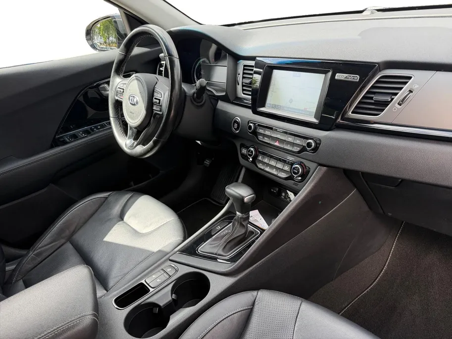 Kia Niro 1.6 GDi Hybrid BusinessLine | Leder | Trekhaak | Stoel en stuurverwarming | Adaptieve Cruise Control | Navigatie