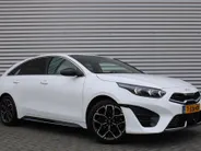 Kia ProCeed 1.5 T-GDi DCT7 GT-Line | BTW Auto | Automaat | Trekhaak | Verwarmde sportstoelen | Camera | Dodehoek detectie | Telefoonlader | LED |