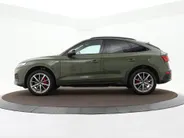 Audi Q5 Sportback 50 TFSIe 299pk S edition Competition · Camera · Inklap. Trekhaak · Matrix LED · Dodehoeksensor · Stuur- & Stoelverwarming · Elektrische stoelverstelling · Apple/Android Car Play · Garantie t/m 24-06-2030 of 100.000km