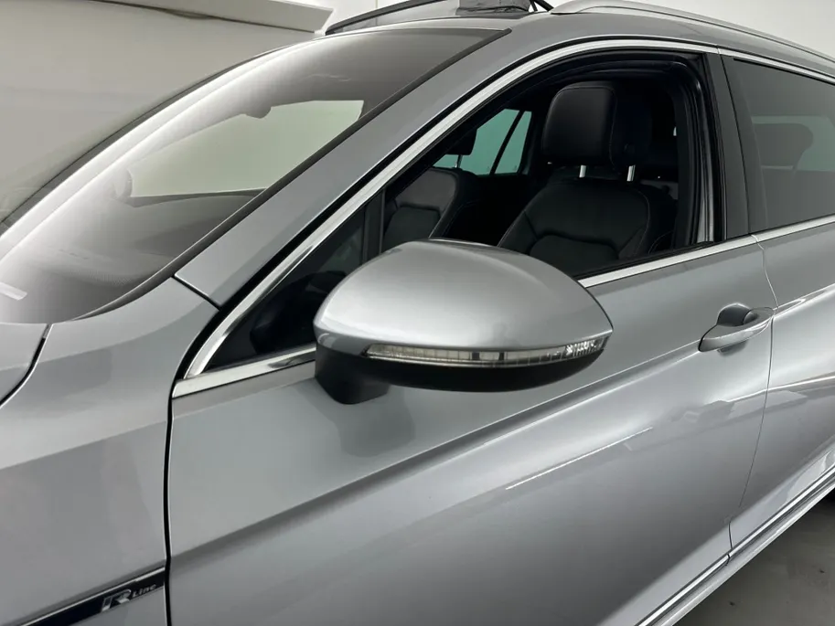 Volkswagen Passat Variant 1.5 TSI R-Line Business + DSG Automaat | Panoramadak | Trekhaak | Elektrische Stoelen