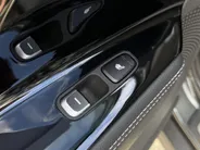 Kia e-Niro ExecutiveLine 64 kWh | Warmtepomp | Memory seats | Stoelverwarming- en ventilatie | JBL audio-installatie | Glazen schuif-/kanteldak | Dodehoekassistentie | Parkeersensoren voor- en achter | Apple/Android Carplay