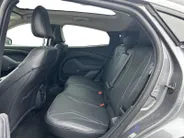 Ford Mustang Mach-E Extended RWD 98 kWh 294pk | 95,5% SOH | WLTP 610km rijbereik | Stoel- stuur en voorruitverwarming | Panorama dak | Elektrische stoelen | Technologypack +