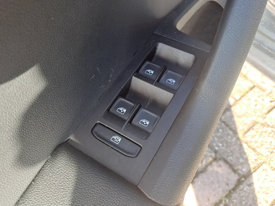 Škoda Octavia Combi 1.0 TSI Greentech Business Edition | Navigatie | Cruise Control | LM Velgen  | Apple Carplay/Android Auto | Parkeersensor achter | DAB