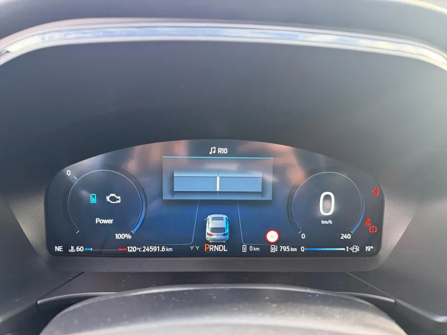 Ford Kuga 2.5 PHEV ST-Line | NL auto | Automaat | Pano dak | BLIS | Adapt. Cruise control | Winter pack | Elektr. Trekhaak | Parkeersensoren voor en achter | 360 graden camera | Fabrieksgarantie |