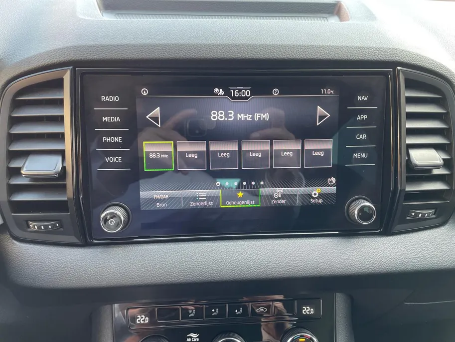 Škoda Karoq 1.5 TSI ACT Business Edition | Lichtmetalen velgen| Parkeer sensoren| Automaat| Camera| Cruise Control| Zeer ruime auto in super nette staat