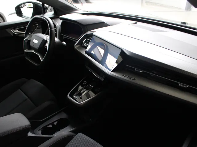 Audi Q4 e-tron 40 Advanced edition 77 kWh Navigatie | Inklapbare spiegels | Stoelverwarming | 98% SoH