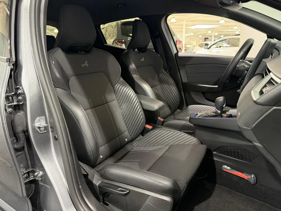 Renault Clio 145PK E-Tech Full Hybrid Esprit Alpine Automaat | Stoelverwarming | 9,3' Navi | Bose Audio | Climate Control | Apple CarPlay/Android Auto | Adaptive Cruise Control | Digital Cockpit | Full LED |