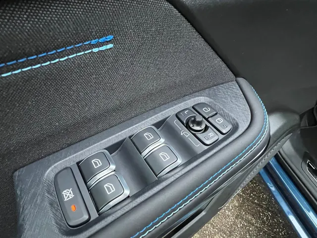 Lynk & Co 01 1.5 AUTOMAAT | 360 CAMERA | PANORAMA DAK | EL A. KLEP | ADAPTIVE CRUISE | ZWARTE HEMEL | ROLHOES |