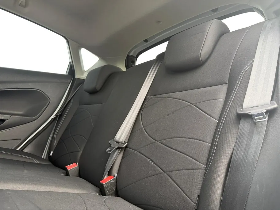 Ford Fiesta 1.0 Style Ultimate | Dealer onderhouden | NL auto | Navigatie | Parkeersensoren voor en achter | Achteruitrijcamera | 15' lichtmetalen velgen | Airco | Cruise control | Bluetooth | Privacy glas | Bovag garantie |