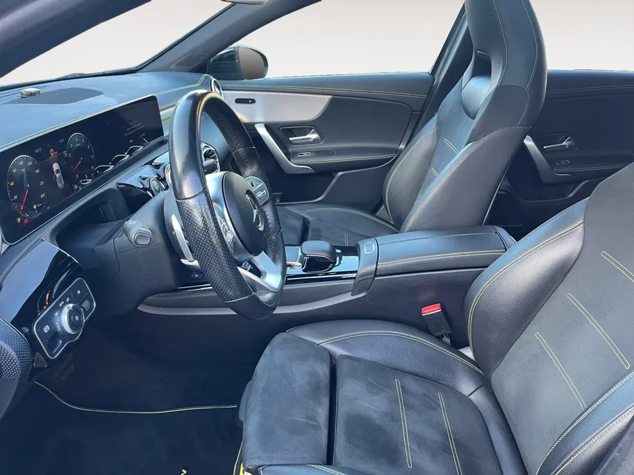 Mercedes-Benz A-Klasse 250 Premium Plus | AMG Pakket | Panoramadak | Achteruitrijcamera | Stoelverwarming | 12 maanden garantie! |