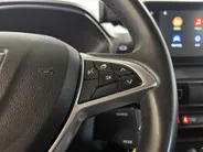 Dacia Sandero 90PK TCe Comfort | Apple CarPlay/Android Auto | Airco | Cruise Control | Full LED | Armsteun | Elektrische Ramen & Spiegels | Licht & Regen Sensor |