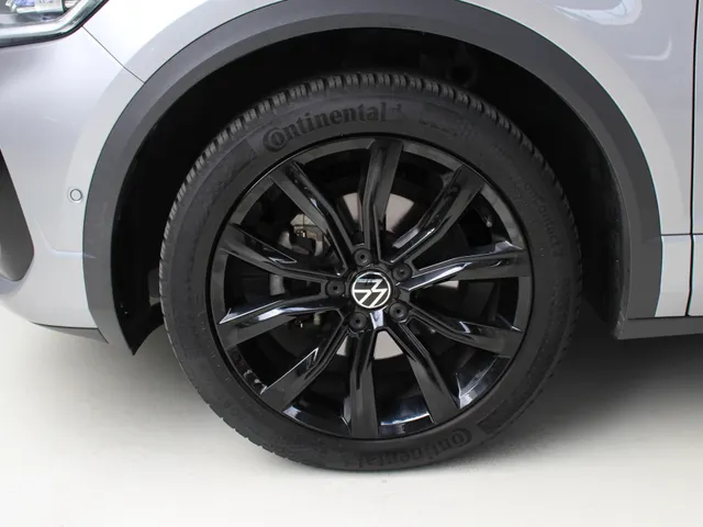Volkswagen T-Roc 1.5 TSI R-Line DSG Automaat Blackstyle Navigatie | Climate Control | El. Achterklep | Camera | 4-Seizoenen banden