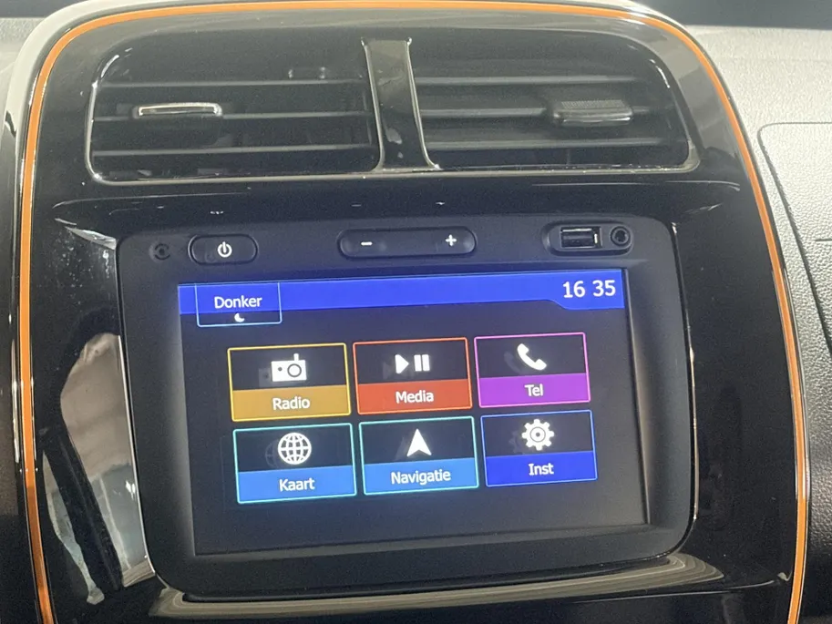 Dacia Spring Comfort Plus 27 kWh Automaat | 1e eigenaar | Navi | Bluetooth | Apple CarPlay/Android Auto | Lichtmetalen Velgen | Parkeersensoren | Airco | Elektrische Ramen |