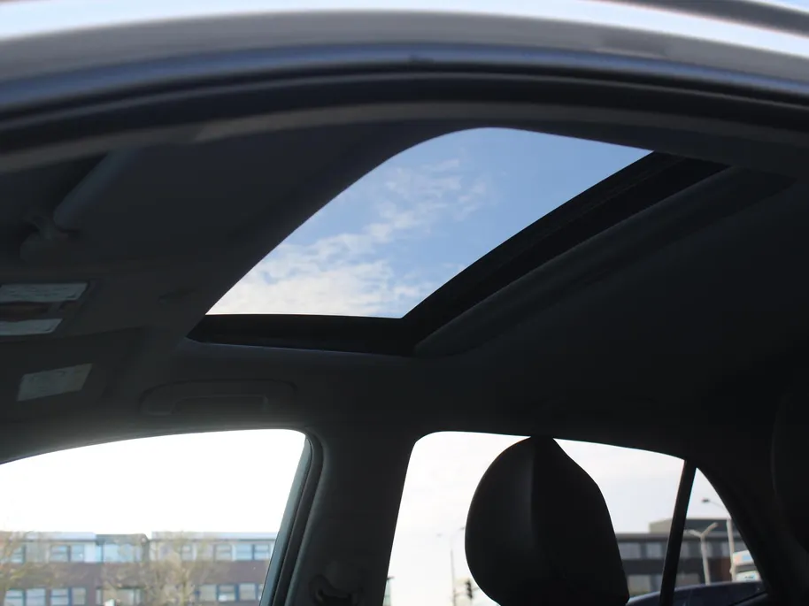 Kia Picanto 1.0 DPI GT-Line | Stuur-/stoelverwarming | Schuifdak | Camera | Dodehoek detectie | Draadloze telefoonlader | Clima | Navi | 16" LM | Cruise |