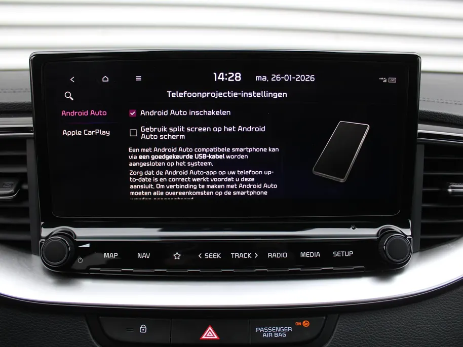 Kia Ceed 1.5 T-GDi GT-Line | Stuur-/stoelverwarming | Schuifdak | Cruise adapt. | Camera | 17' LM | LED | Dodehoek sensor | Draadloze lader |