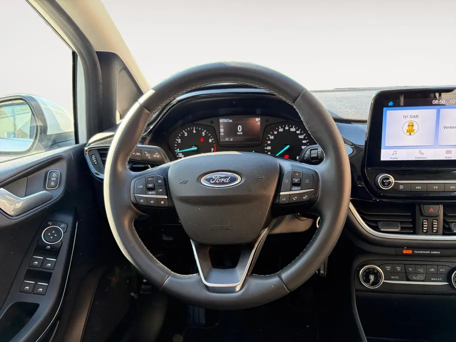 Ford Fiesta 1.0 EcoBoost Titanium | 1e Eigenaar | NL-Auto | Trekhaak | Climate Control | Parkeersensoren | Cruise Control | Lichtmetalen velgen |