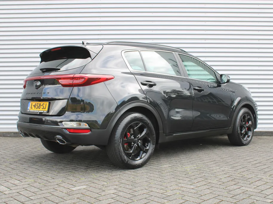Kia Sportage 1.6 T-GDI Black Edition | Stuur-/stoelverwarming v+a | Schuifdak | Leer | Camera | Elek. achterklep | Cruise | PDC | Navi | 17' LM | Zeer nette auto! |