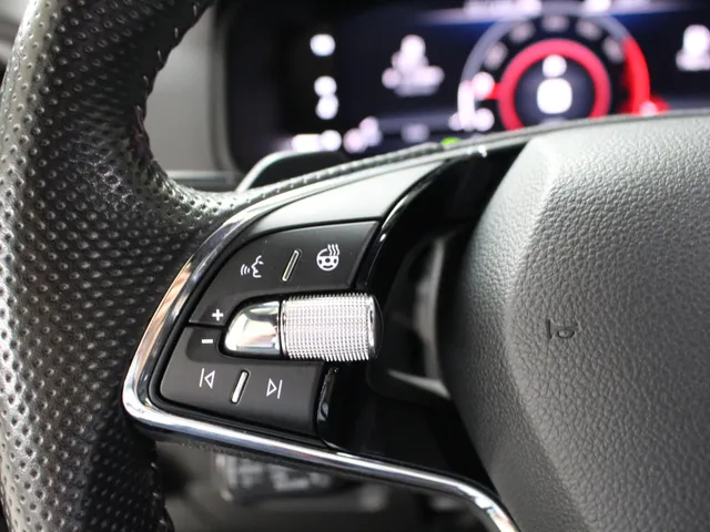 Škoda Karoq 1.5 TSI ACT Sportline Blackstyle Navigatie | Camera | Digitale Cockpit | Stoelverwarming | Adaptieve Cruuse Control