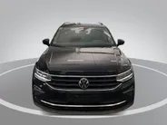Volkswagen Tiguan 1.4 TSI eHybrid 245pk DSG Life Business · Camera · Inklap. Trekhaak · Stuur- & Stoelverwarming · Apple/Android Car Play · Elek. Achterklep ·