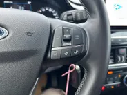 Ford Fiesta 1.0 EcoBoost Titanium 125pk | Stoel- stuur en voorruitverwarming | Navigatie via Apple Carplay & Android auto | Parkeer sensoren