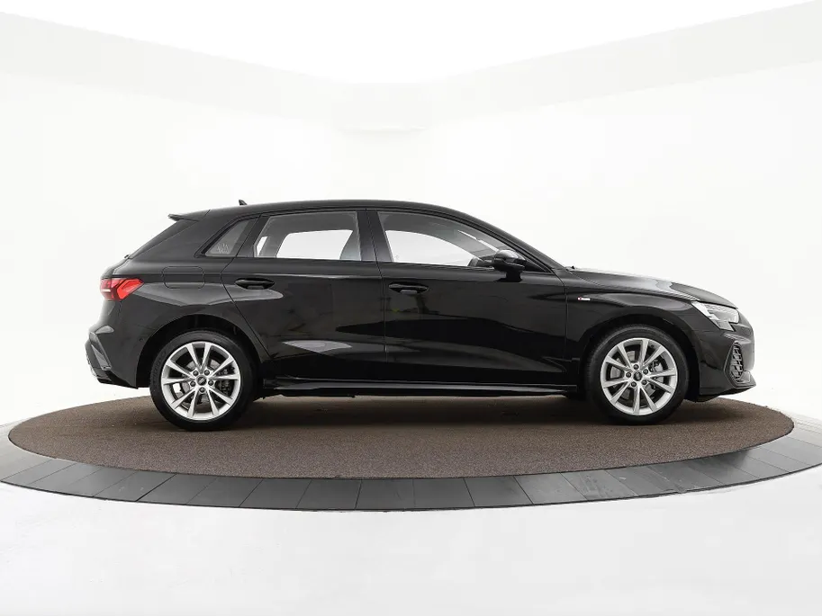 Audi A3 Sportback 40 TFSIe 204pk S-tronic S edition · Camera · Stoelverwarming · Apple/Android Car Play · Park Assist · Navigatie · 17'' Inch · Garantie t/m 27-07-2029 of 100.000km