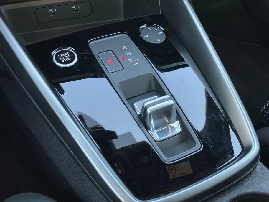 Audi A3 Sportback 45 TFSIe 245pk S edition Competition · Panoramadak · Camera · Massage functie · Apple/Android Car Play · Adaptive Cruise Control · Elektrisch verstelbare stoelverstelling · Stoelverwarming ·