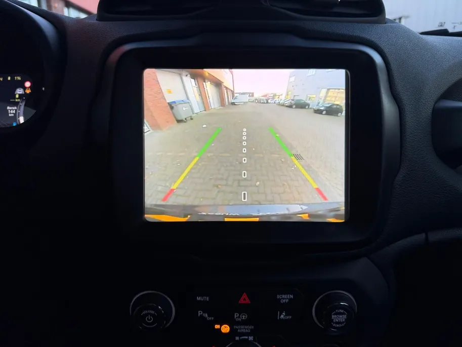 Jeep Renegade 1.5T e-Hybrid S 190PK AUTOMAAT | Black line| Lichtmetalen velgen| Parkeer sensoren V/A| Navigatie| Camera| Climate Control| 4WD drive| Leer| elec. stoel| Reservewiel|