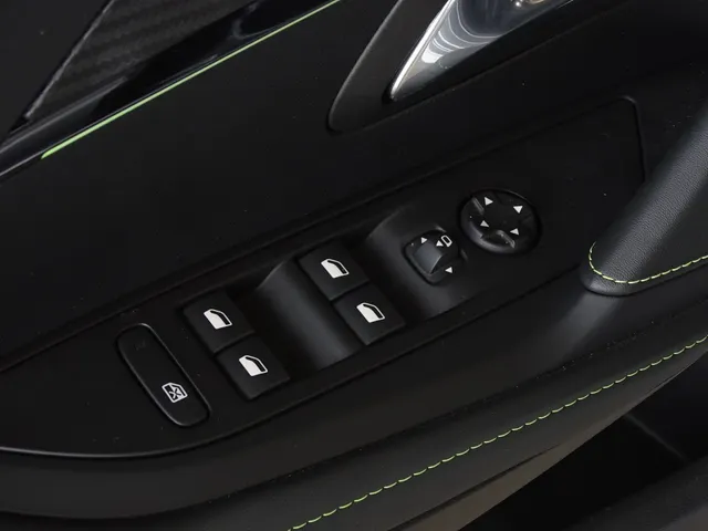 Peugeot e-208 EV GT 50 kWh