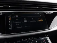 Audi Q7 55 TFSIe 381pk Quattro Pro Line S Panoramadak · Trekhaak · Luchtvering · B&O · Leder Valcona · Elek. Stoelen + Geheugen Bestuurder · 21'' Inch · 360 Camera · SOH 97,2% · EXTRA INRUILKORTING ·