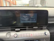 Hyundai Kona 1.6 GDI HEV Premium Sky | Schuif-kanteldak| Stoelverwarming/koeling| Lederen bekleding| Bose| Elektrische stoelen met geheugen| BOM VOL OPTIES