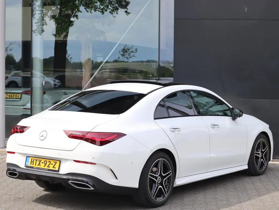Mercedes-Benz CLA 180 Business Solution AMG l Trekhaak l Panoramadak l stoelverwarming