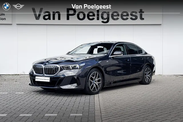 BMW i5 Sedan