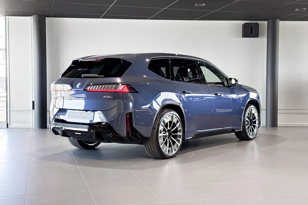 BMW iX3 50 xDrive 113 kWh