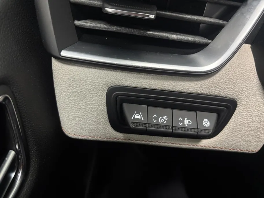 Renault Clio 1.0 TCe Initiale Paris NAVI AIRCO 360CAMERA BOSE SPEAKERS STOELVERWARMING LEER CRUISE CONTROLE APPLE CARPLAY ANDROID AUTO LM VELGEN DE ALLERMOOISE UITVOERING