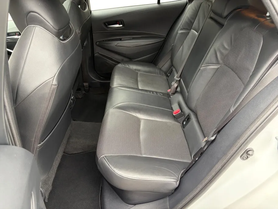 Toyota Corolla Touring Sports 2.0 Hybrid Executive | *1E EIGENAAR | FABRIEKSGARANTIE/ DEALER ONDERH. | PANO/ SCHUIFDAK | APPLE CARPLAY/ ANDROID AUTO | NAVI | CAMERA | VOL. LEDER | JBL SOUND | STOELVERWARMING |