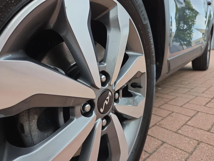 Kia Stonic 1.0 T-GDi MHEV DynamicPlusLine 1e Eigenaar | Zeer nette auto | Dealer onderhouden | Navi | Camera | Cruise & Climate control | Apple CarPlay & Android Auto | Fabrieksgarantie t/m 11-12-2030 +3x 1 jaar* | NAP