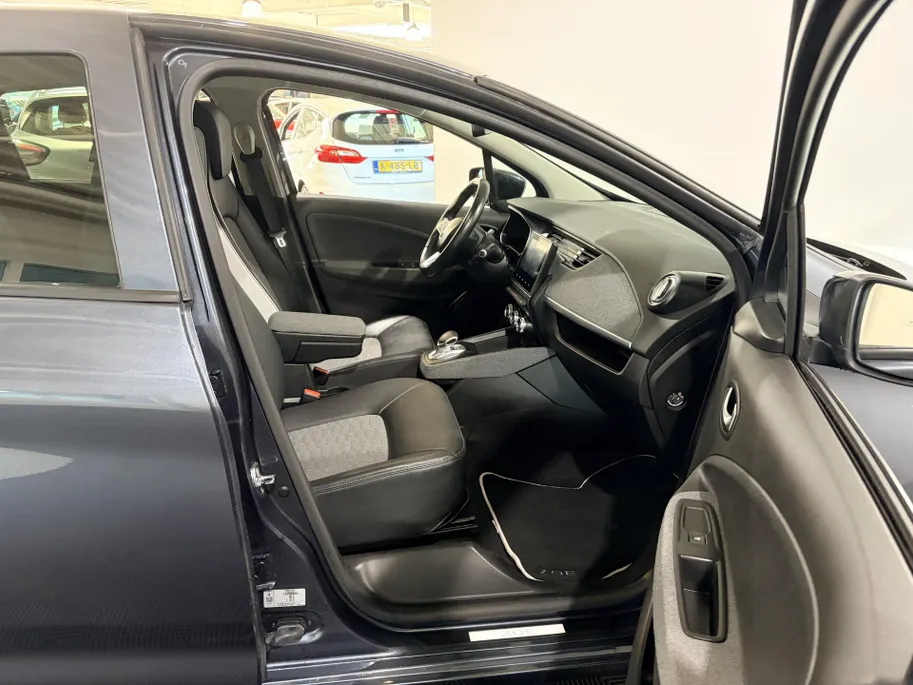 Renault ZOE R135 Intens 52 kWh Automaat | Navi | Camera | Cruise Control | Parkeersensoren | Apple CarPlay/Android Auto | Climate Control | Lichtmetalen Velgen | Digital Cockpit | Licht & Regen Sensor |