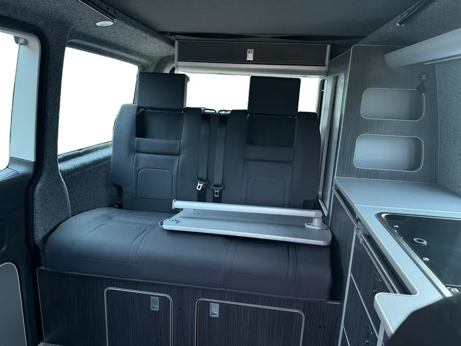 Volkswagen Multivan 150pk automaat | Camper met 4 slaap plaatsen | Volledige keuken | Navigatie | Cruise control Multivan 150pk automaat | Camper met 4 slaap plaatsen | Volledige keuken | Navigatie | Cruise control