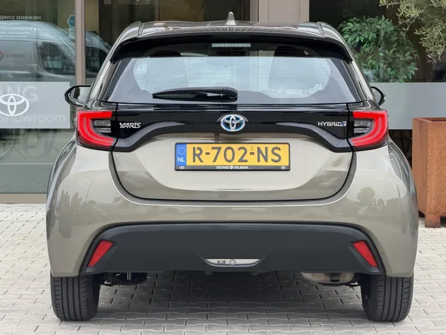 Toyota Yaris 1.5 Hybrid Dynamic | Keyless | Camera | Adapt. Cruise VERKOCHT