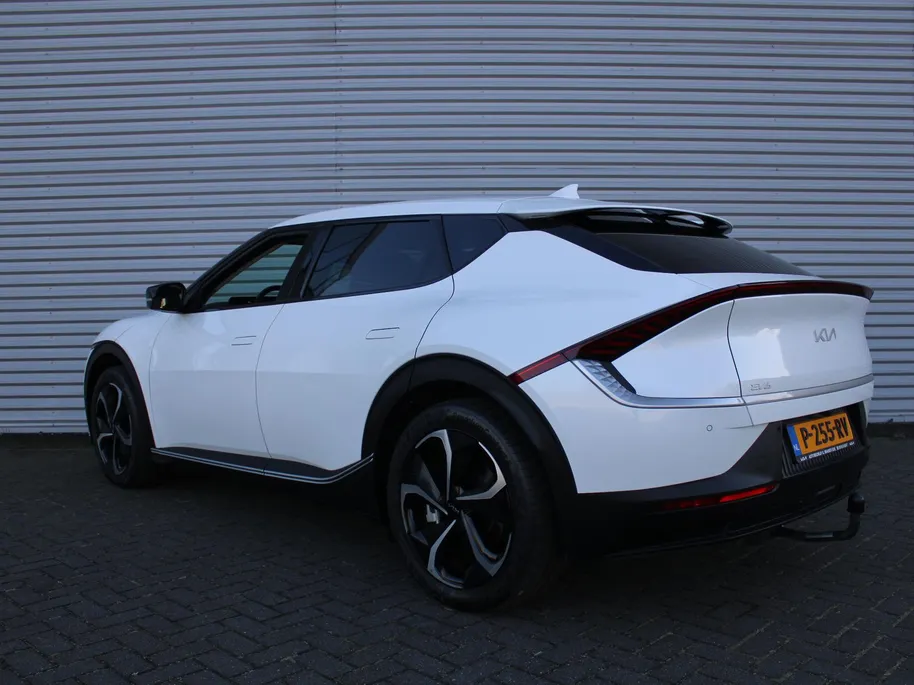 Kia EV6 Air 58 kWh | Trekhaak | 20' LM | Stuur-/stoelverwarming | Camera | Navi | Cruise adapt. | Dodehoek detectie |