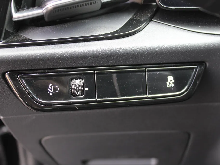 Kia Niro EV Light Edition 64.8 kWh | Camera | Cruise adapt. | Clima | 17' LM | Navi | Keyless | All season banden | 17% bijtelling |