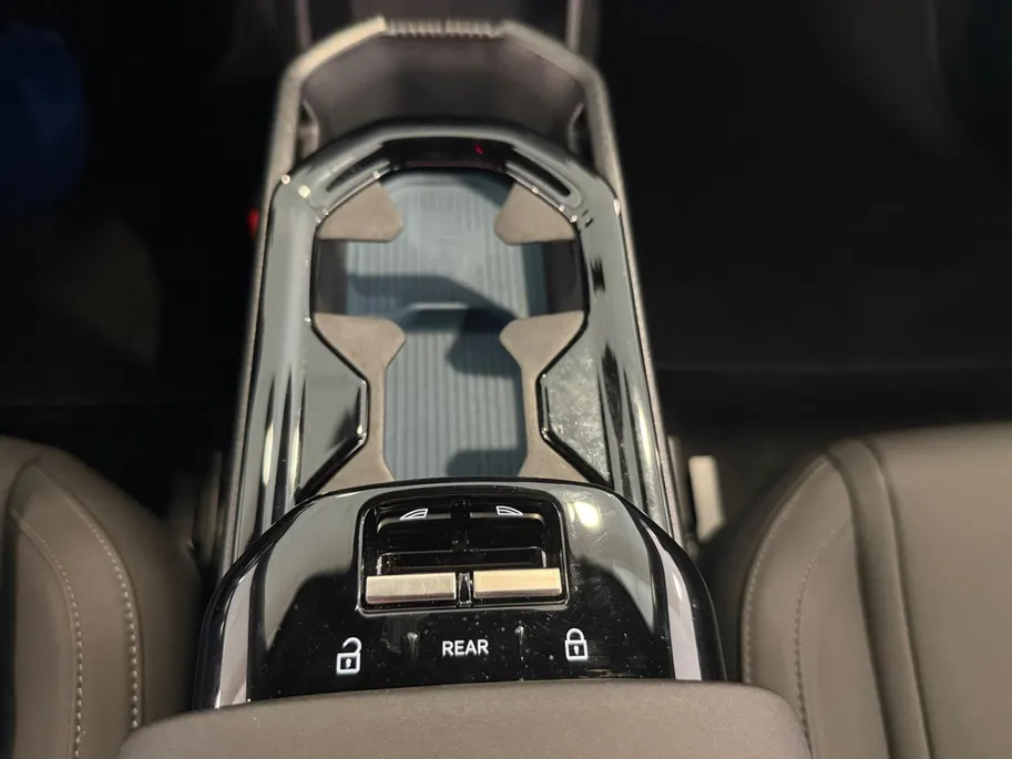 Volvo EX30 Single Motor Extended Range Plus 69 kWh *Navi+Camera*Harman/Kardon*Stoel Verw.*Grote Accu!
