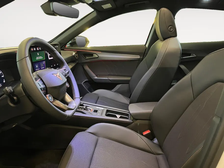 CUPRA Formentor 1.5 TSI e-Hybrid Business | Panoramadak | Stuur verwarming etc! | Trekhaak | Super compleet en helemaal nieuw!