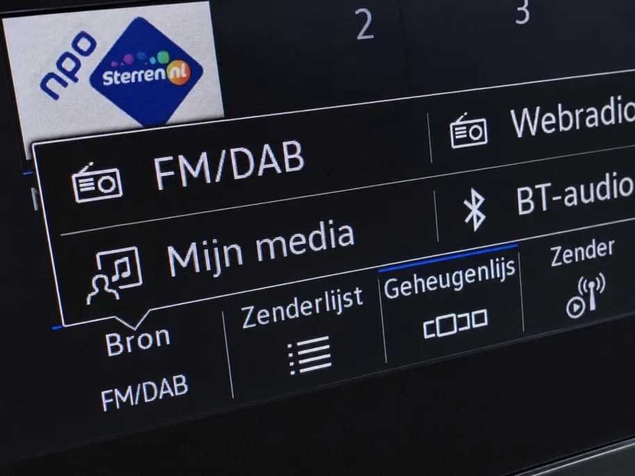 Volkswagen T-Cross 1.0TSI/116PK R-Line Camera + parkeersensoren · Apple/Android Car Play · Dodehoeksensoren · Garantie t/m 24-02-2028