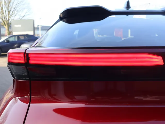 Toyota C-HR 2.0 PHEV 220 Executive | Panoramadak | Stoel/Stuur Verwarming