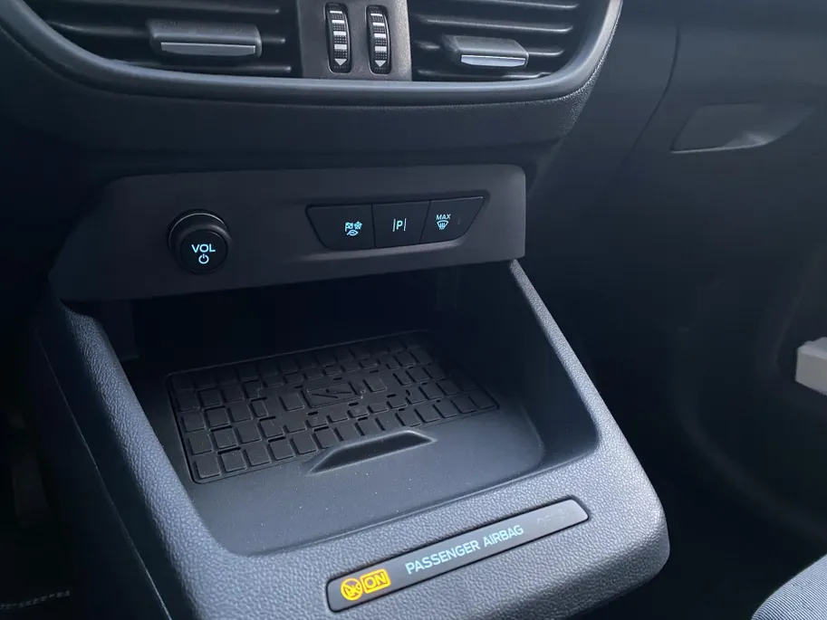 Ford Tourneo Courier courier EV / TREKHAAK / WINTERPAKKET.