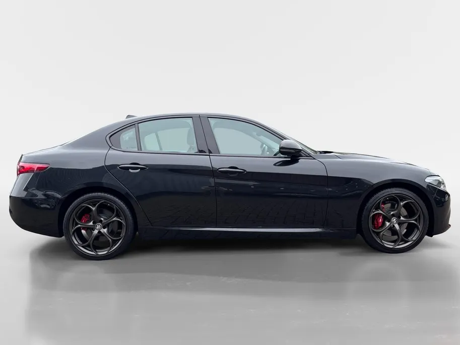 Alfa Romeo Giulia 2.0T B-Tech | 200PK | 19 INCH | AD.CRUISE | CAMERA | STOEL & STUURVERWARMING | CARPLAY |