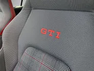 Volkswagen Golf 2.0TSI/265PK GTI DSG · Panoramadak · Camera · Trekhaak · Apple/Android Car Play · Garantie t/m 27-03-2030 of 100.000km
