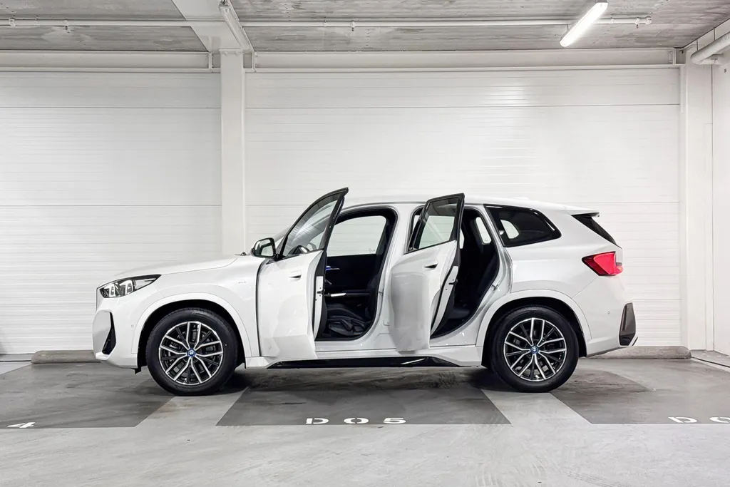 BMW iX1 xDrive30 Launch Edition